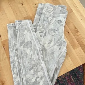 Light grey + white lulu lemon leggings